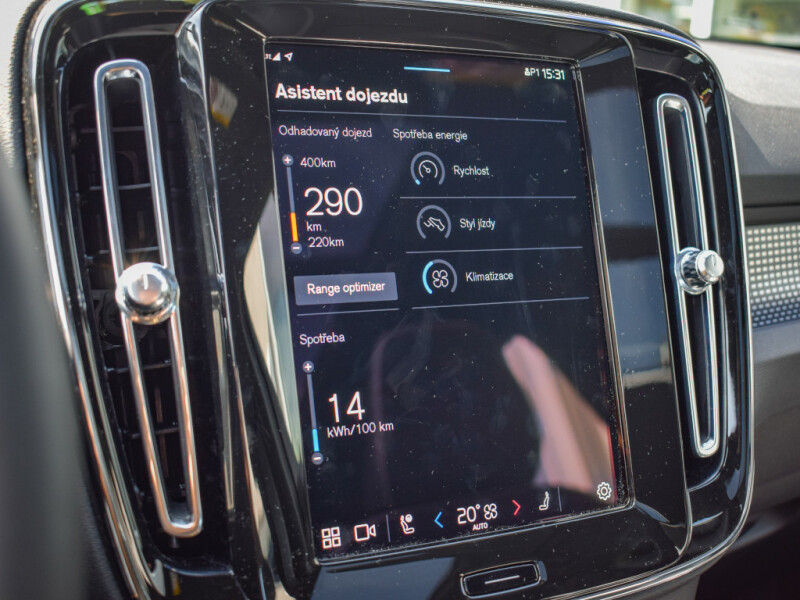 Volvo XC40 RECHARGE PRO 4x4, dodání září 2022
