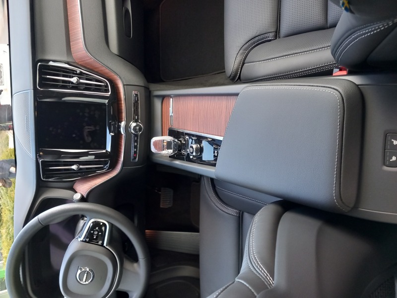 Volvo XC60 PLUS BRIGHT