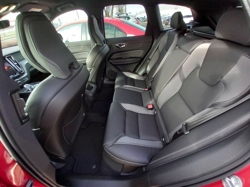 Volvo XC60 PLUS DARK