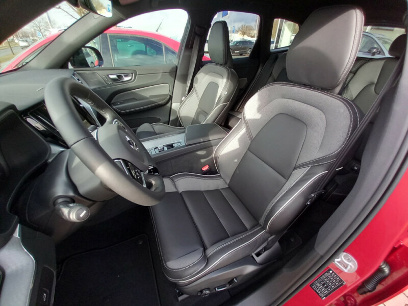 Volvo XC60 PLUS DARK