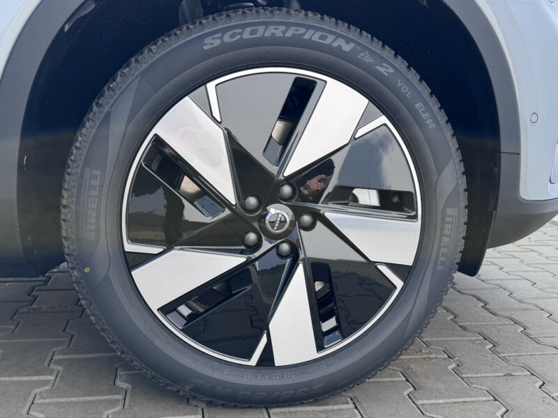 Volvo EX40 PLUS