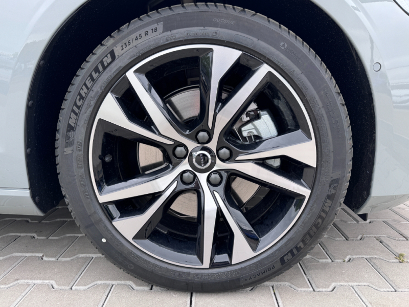 Volvo V60 PLUS DARK