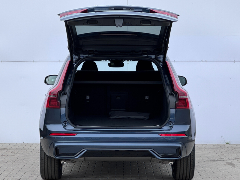 Volvo XC60 Plus Dark