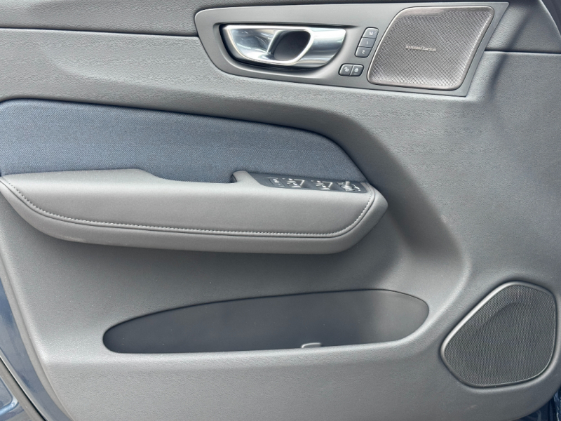 Volvo XC60 Plus Dark