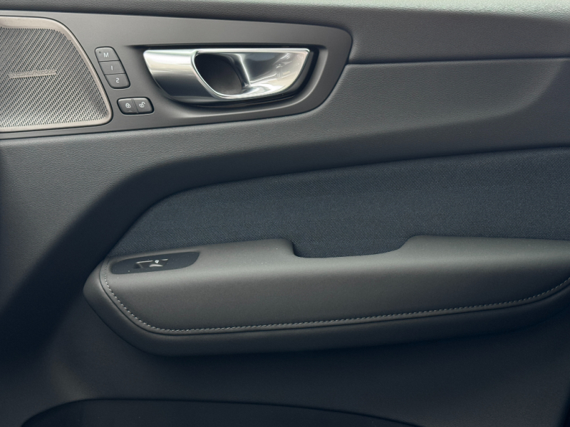 Volvo XC60 Plus Dark