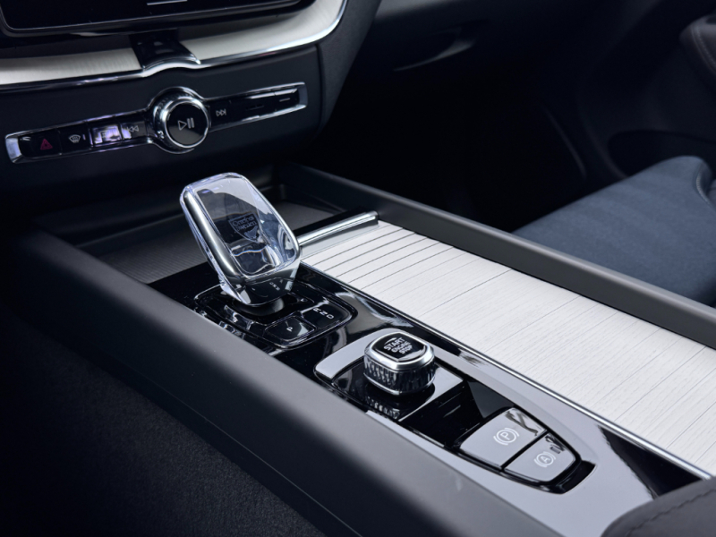 Volvo XC60 Plus Dark