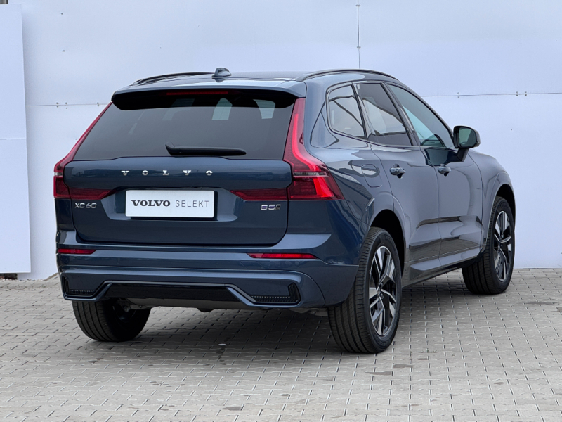 Volvo XC60 Plus Dark