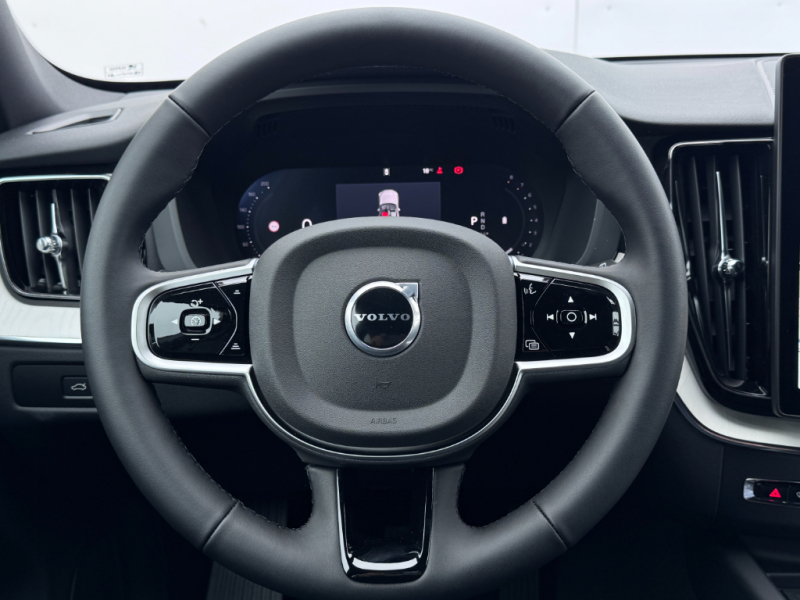 Volvo XC60 Plus Dark