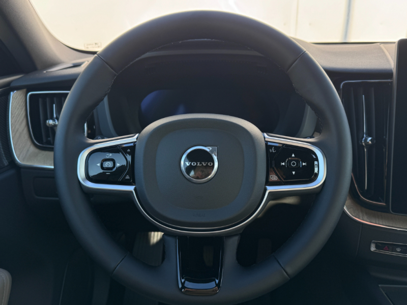 Volvo XC60 PLUS BRIGHT