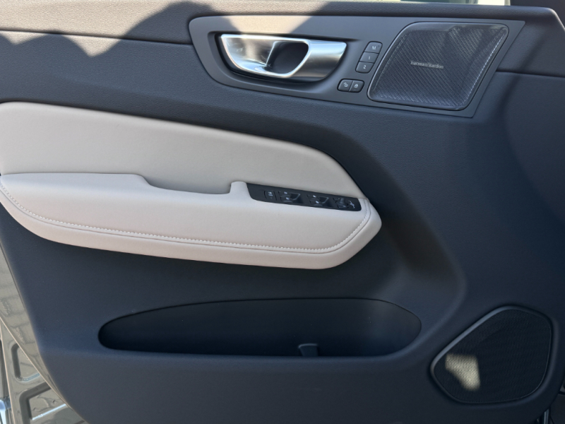 Volvo XC60 PLUS BRIGHT